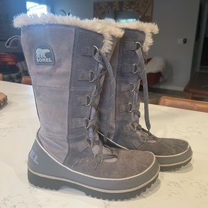 SOREL mid-calf Grey Winter Boots // size 9